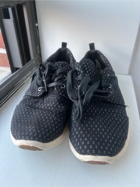 TOMS Sneakers
